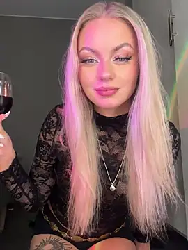 Snapshot of linafuntime chatting on November 2025 01:06:01 AM linafuntime online show from November 2025 01:06:01 AM