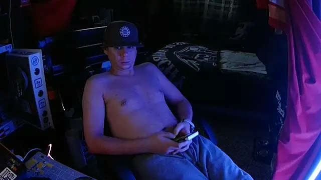 Snapshot of Bowerboi chatting on November 2025 07:24:02 PM Bowerboi online show from November 2025 07:24:02 PM