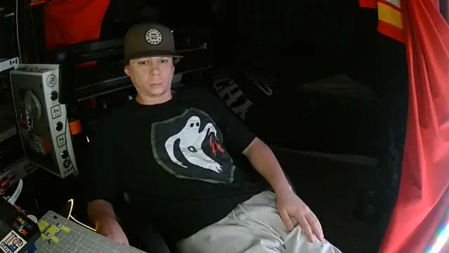 Snapshot of Bowerboi chatting on November 2025 12:29:02 PM Bowerboi online show from November 2025 12:29:02 PM