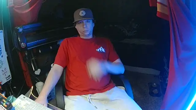 Snapshot of Bowerboi chatting on December 2025 11:00:02 PM Bowerboi online show from December 2025 11:00:02 PM