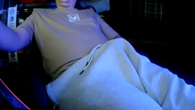 Snapshot of Bowerboi chatting on December 2025 08:24:02 PM Bowerboi online show from December 2025 08:24:02 PM