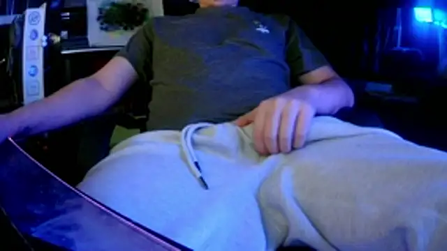 Snapshot of Bowerboi chatting on December 2025 07:14:02 AM Bowerboi online show from December 2025 07:14:02 AM