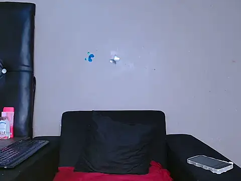 YELLOW-MELLO online show from November 2025 12:39:02 PM