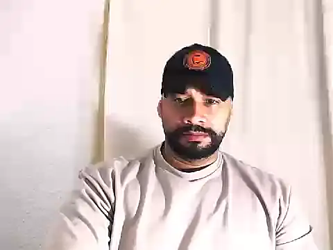 Snapshot of musclehetero chatting on February 2026 03:30:02 PM musclehetero online show from February 2026 03:30:02 PM