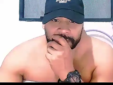 Snapshot of musclehetero chatting on March 2026 06:52:01 AM musclehetero online show from March 2026 06:52:01 AM