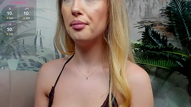 ChloeeBee online show from November 2025 07:03:01 PM