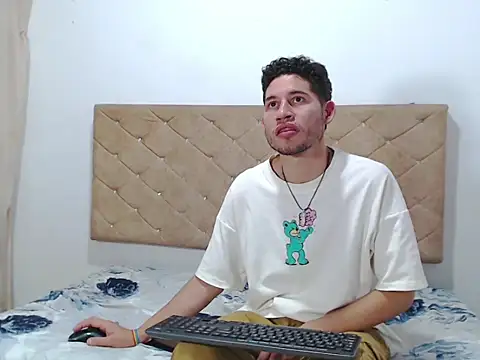 crissex3 online show from February 2026 08:02:01 PM