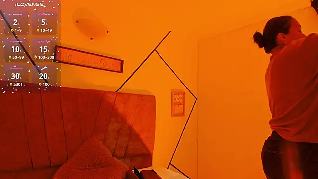 Julieta Lein  online show from December 2025 10:16:02 PM