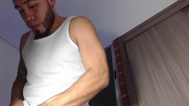 MikeSantoss1 online show from December 2025 01:11:01 AM