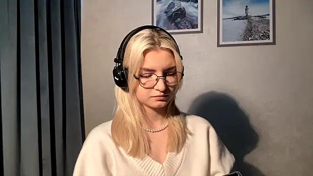 Snapshot of Cindi_Jacobs chatting on December 2025 04:35:02 PM Cindi Jacobs online show from December 2025 04:35:02 PM