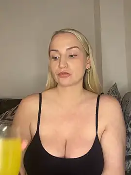 BootyQueenApril online show from December 2025 10:04:01 PM