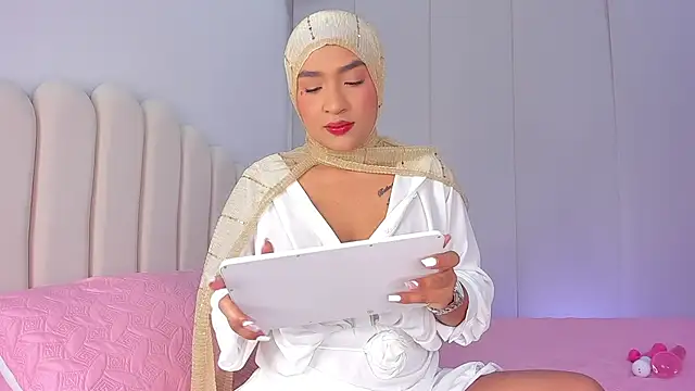 Amira-Zahra online show from May 2026 10:25:02 PM