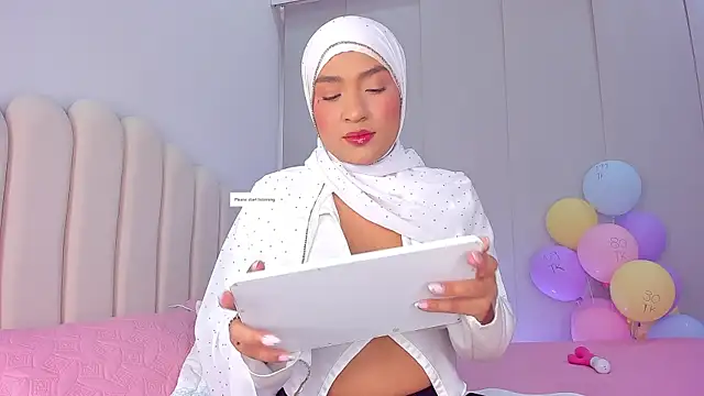 Amira-Zahra online show from May 2026 09:56:02 PM