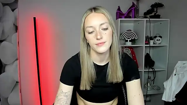 EvelynBlond online show from February 2026 06:37:02 PM