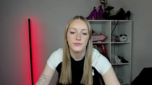 EvelynBlond online show from April 2026 12:22:02 PM
