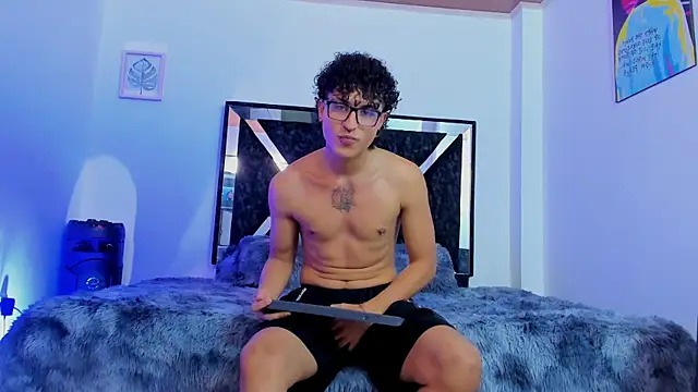 Snapshot of eliasferragamo chatting on November 2025 08:11:01 PM eliasferragamo online show from November 2025 08:11:01 PM