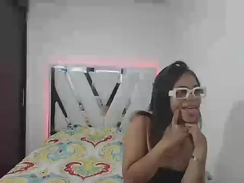 Snapshot of BlueLove19 chatting on December 2025 06:56:01 PM BlueLove19 online show from December 2025 06:56:01 PM