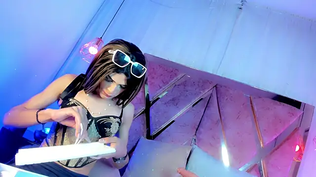 atenea taylor  online show from December 2025 04:53:02 AM