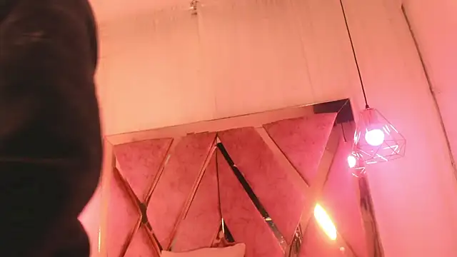 atenea taylor  online show from January 2026 01:43:01 AM