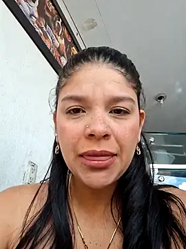 Snapshot of Layla-daring chatting on December 2025 04:23:01 PM Layla-daring online show from December 2025 04:23:01 PM