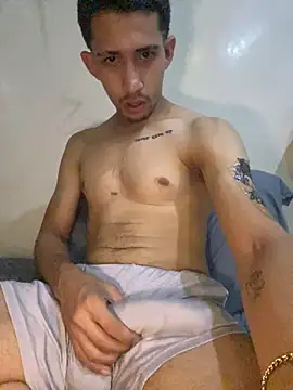 Snapshot of charlie_bass chatting on November 2025 06:21:01 PM charlie bass online show from November 2025 06:21:01 PM