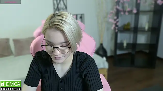 Megan Lora online show from December 2025 08:19:01 AM