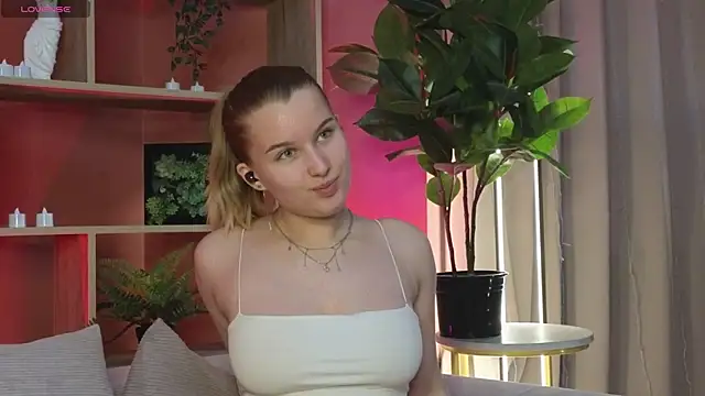 ImiMonroe online show from May 2026 04:31:02 AM