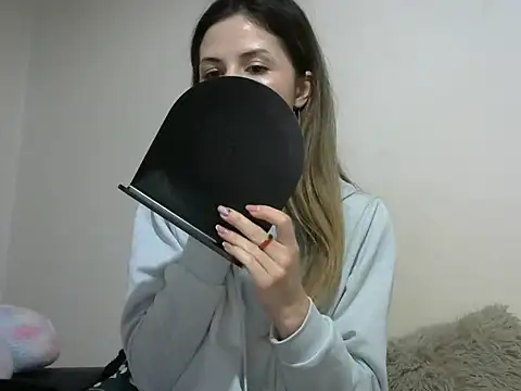 Erii18 online show from November 2025 02:16:01 PM