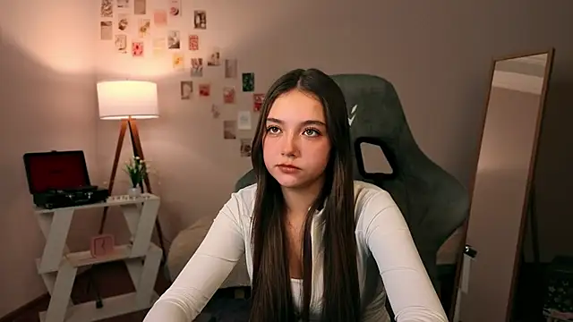 Snapshot of Vexorine chatting on November 2025 08:18:01 PM Vexorine online show from November 2025 08:18:01 PM