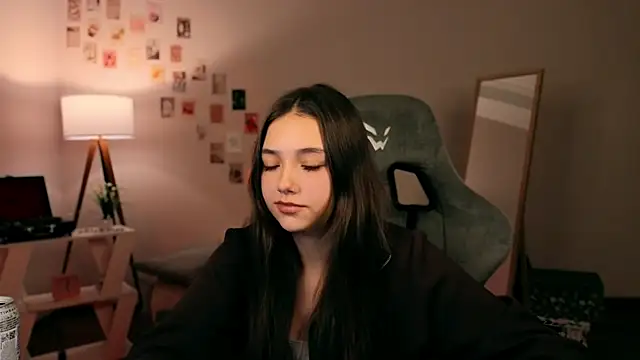 Snapshot of Vexorine chatting on November 2025 07:48:02 PM Vexorine online show from November 2025 07:48:02 PM