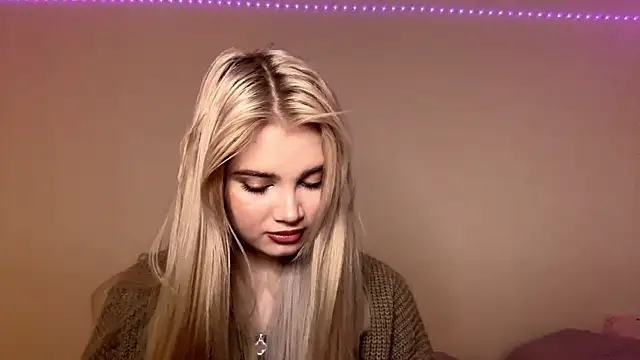 Snapshot of KarissaBoisse chatting on November 2025 05:36:02 PM KarissaBoisse online show from November 2025 05:36:02 PM