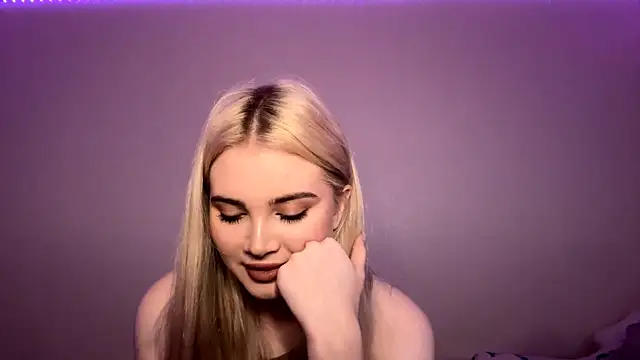 Snapshot of KarissaBoisse chatting on December 2025 02:04:01 PM KarissaBoisse online show from December 2025 02:04:01 PM