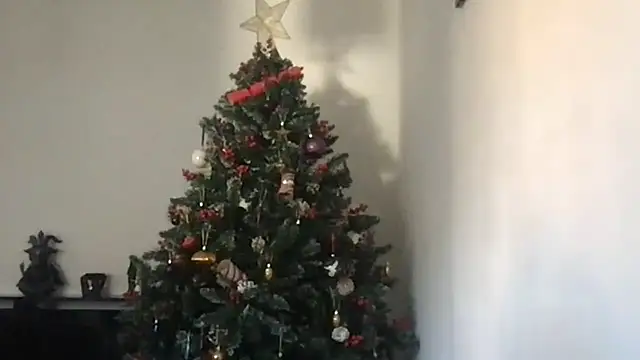 Snapshot of LittlemissjuicyJ chatting on December 2025 12:43:02 PM LittlemissjuicyJ online show from December 2025 12:43:02 PM