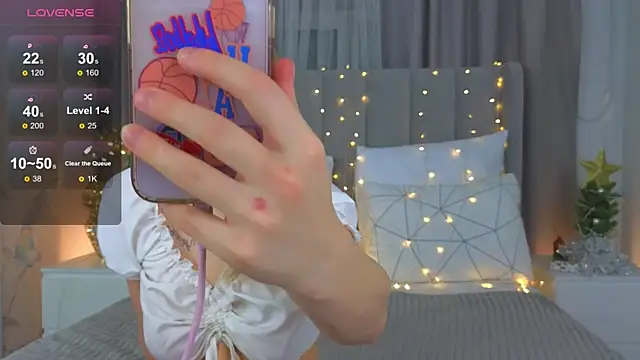 Snapshot of LyraTate chatting on December 2025 01:22:02 AM LyraTate online show from December 2025 01:22:02 AM