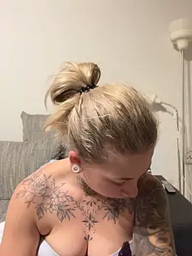 Snapshot of Antoniia69 chatting on December 2025 12:08:01 AM Antoniia69 online show from December 2025 12:08:01 AM