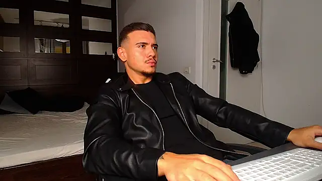 Snapshot of ElijahThorne chatting on February 2026 05:58:02 AM ElijahThorne online show from February 2026 05:58:02 AM