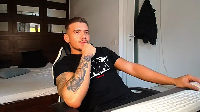 Snapshot of ElijahThorne chatting on February 2026 10:22:02 AM ElijahThorne online show from February 2026 10:22:02 AM