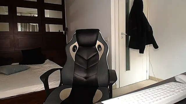 Snapshot of ElijahThorne chatting on February 2026 08:05:02 AM ElijahThorne online show from February 2026 08:05:02 AM