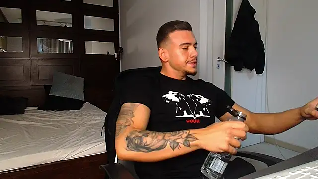 Snapshot of ElijahThorne chatting on February 2026 10:14:02 AM ElijahThorne online show from February 2026 10:14:02 AM