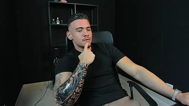 Snapshot of ElijahThorne chatting on April 2026 10:24:02 AM ElijahThorne online show from April 2026 10:24:02 AM