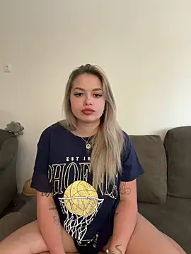 Snapshot of Ibolya_7 chatting on May 2026 05:07:02 PM Ibolya 7 online show from May 2026 05:07:02 PM