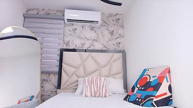 lili jhonson online show from November 2025 11:57:02 AM