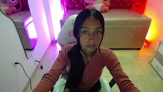 Snapshot of Aylanny_m chatting on December 2025 02:56:02 PM Aylanny m online show from December 2025 02:56:02 PM