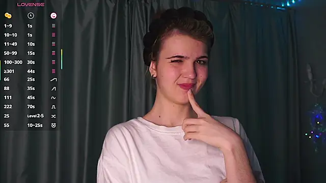 Snapshot of FannyRay chatting on December 2025 10:19:01 PM FannyRay online show from December 2025 10:19:01 PM