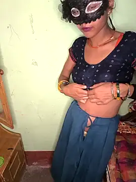 Laxmidevi000 online show from April 2026 05:40:01 PM