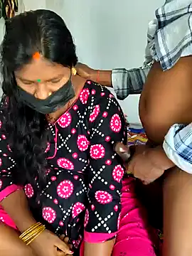 Snapshot of Desicouple1706 chatting on December 2025 04:43:01 AM Desicouple1706 online show from December 2025 04:43:01 AM