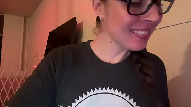 Snapshot of MissGoldenCartier chatting on March 2026 03:39:01 AM MissGoldenCartier online show from March 2026 03:39:01 AM