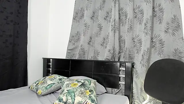 Violeta Gracee online show from April 2026 10:00:02 PM