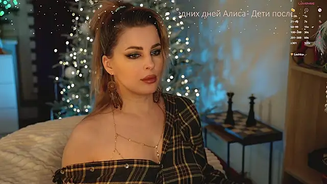 Snapshot of Russian-She-bear chatting on November 2025 08:56:01 PM Russian-She-bear online show from November 2025 08:56:01 PM