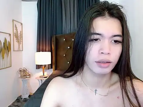 hollyyumiloove online show from February 2026 05:06:02 PM